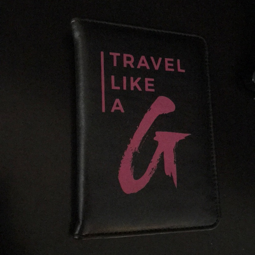 Glamaholic lifestyle passport holder